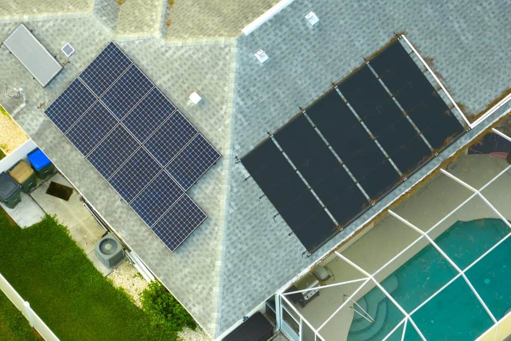 standard american residential house with rooftop c 2026 01 07 00 45 10 utc