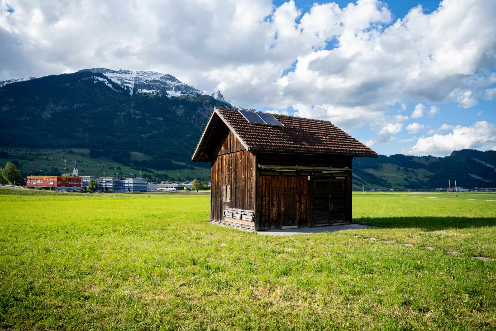 Charming wooden cabin on green field with stunning mountains, Alpnach, Switzerland.
